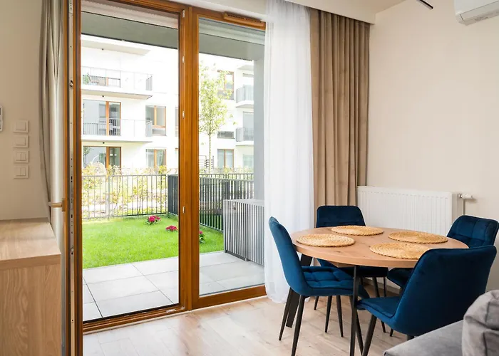Wilanow Sarmacka Apartment With Garden